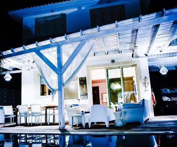 Riverland Turtle Villa-1min Walk To Вилла