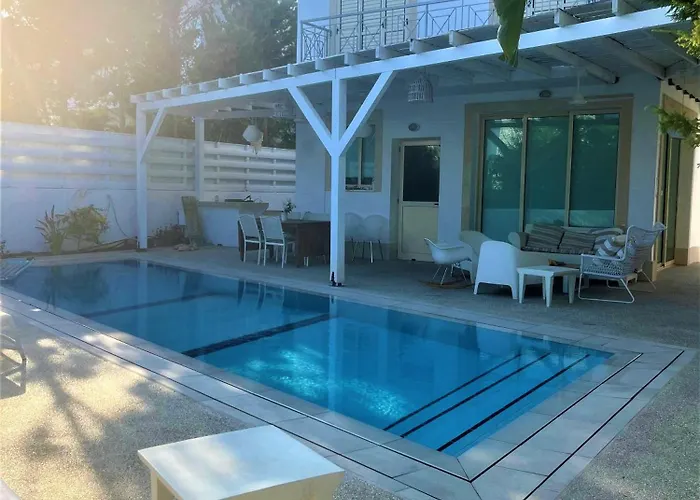 Riverland Turtle Villa-1min Walk To *