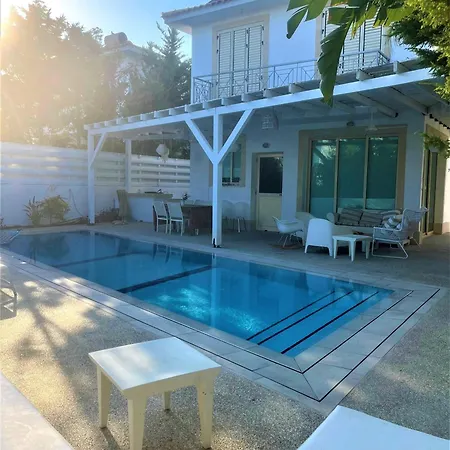 Riverland Turtle Villa-1min Walk To *